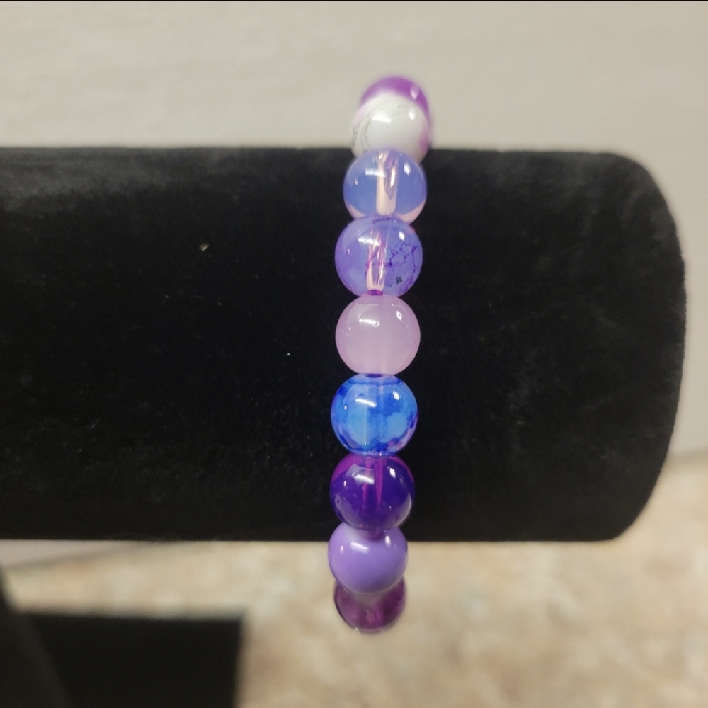 Handcrafted Stretch Bracelet with Different Shades of Pink Beads - Picture 3 of 7